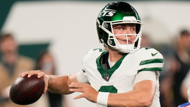 Jets quarterback Zach Wilson throws a pass during a game.
